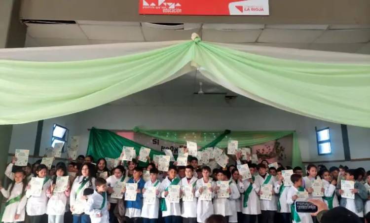 Chepes: alumnos de 5º grado de la Escuela Nº 255 prometieron cuidar y proteger al medio ambiente