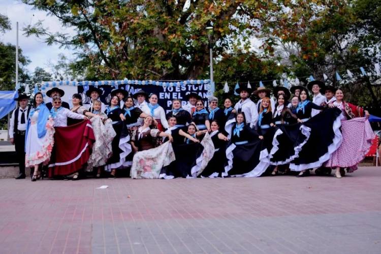Olta celebró el 9 de Julio con un Gran Pericón en la Plaza Federal “El Chacho”