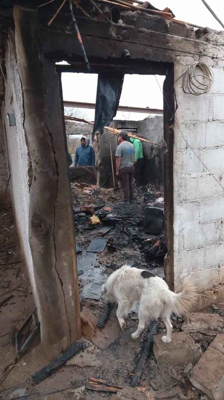 Incendio en una vivienda en El Totoral: la familia perdió todo y pide ayuda a la comunidad de Chepes
