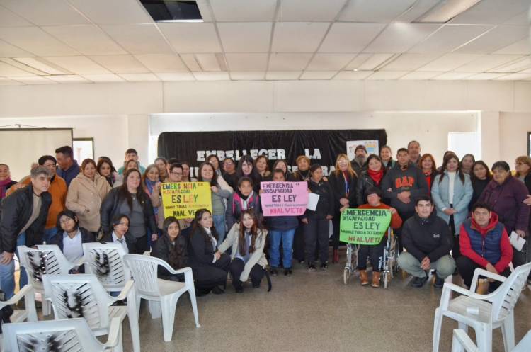 Embellecer la Ciudad es Sembrar Inclusión - Entrega de certificados del programa promover en Chepes