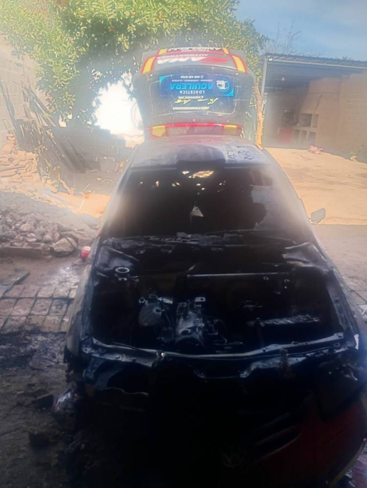 Incendio de un auto de rally en Chamical provocó daños materiales