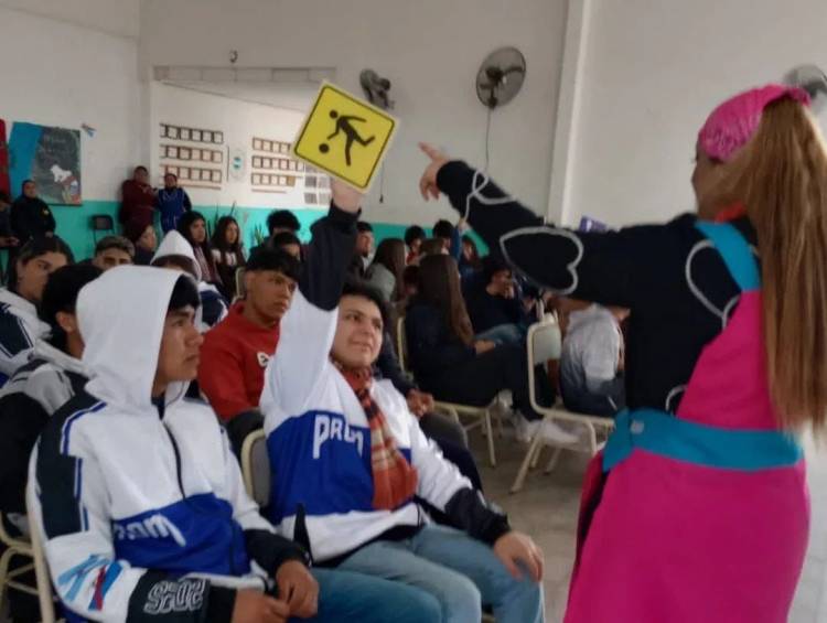 Patquía: capacitan a jóvenes en seguridad vial con Aula Taller "Juventudes Conscientes"