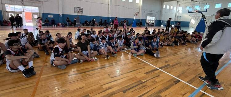Chepes: jornada de básquet en el polideportivo por el aniversario del CPEF
