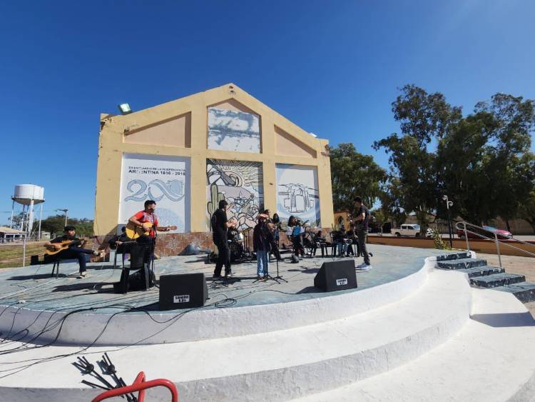 Se llevo a cabbo el 1° Encuentro de Culturas Llanistas 2025 en Milagro