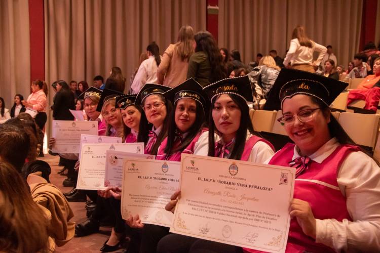 Un Nuevo Logro Educativo: Acto de Colación del ISFD Rosario Vera Peñaloza
