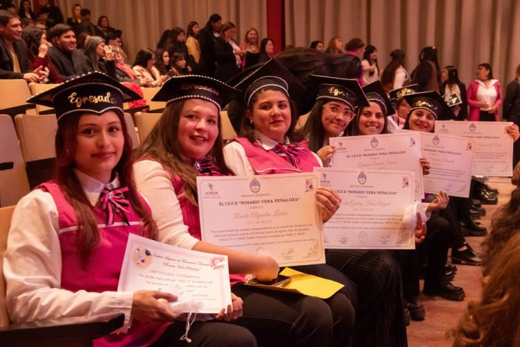 Un Nuevo Logro Educativo: Acto de Colación del ISFD Rosario Vera Peñaloza