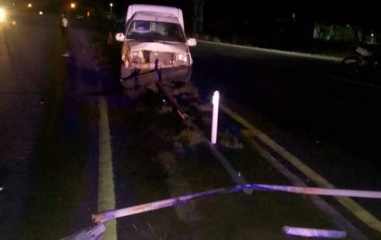 Conductor impactó contra un poste de tendido eléctrico en Chamical
