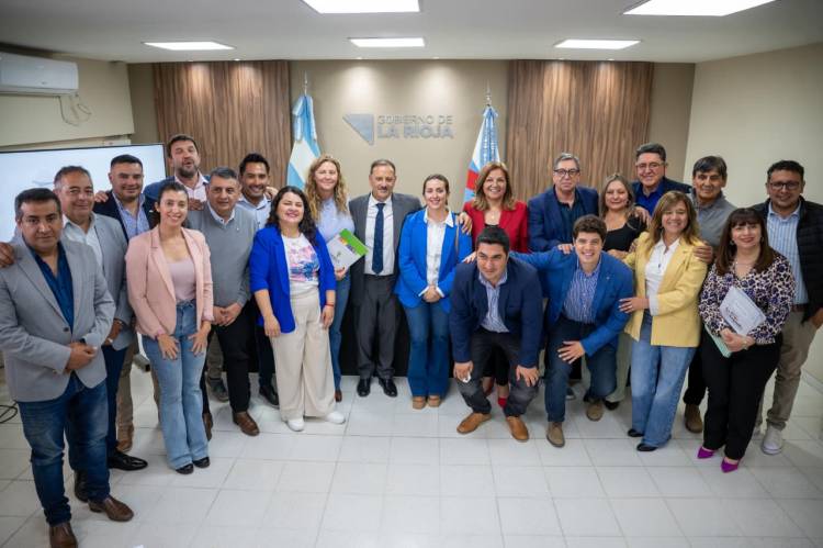 Firma de convenio promoviendo el autoempleo, formación de oficios y recuperación de espacios comunes