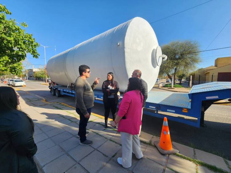 Pozos San Carlos: llegaron nuevos tanques del sistema de rebombeo que habían sido dañados