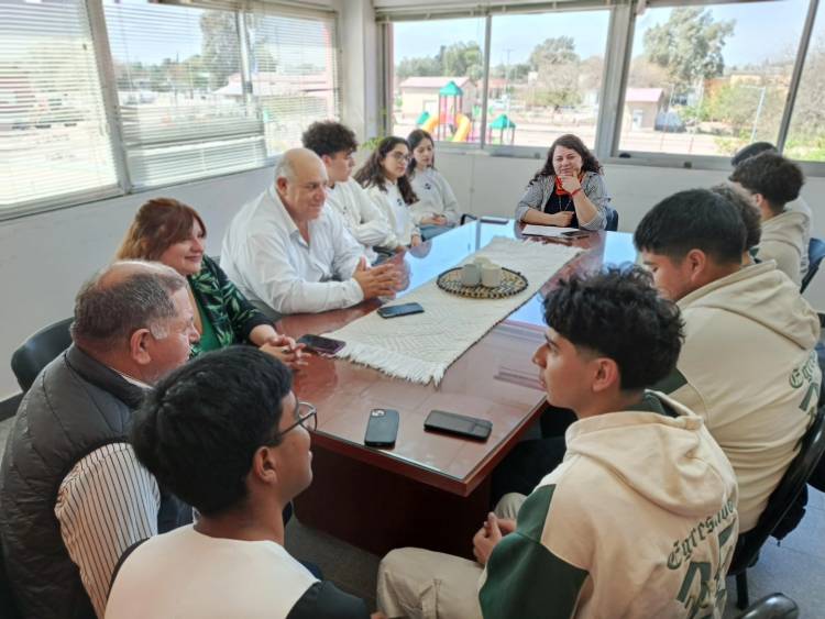 “De juventud no sólo se habla: se hace”: Acompañamiento a jóvenes en la estudiantina 2025