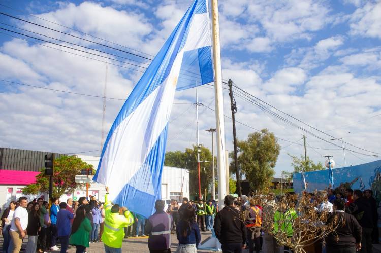 Alta en el Cielo: Acto de recambio de paño nacional y entrega en guarda de la bandera saliente