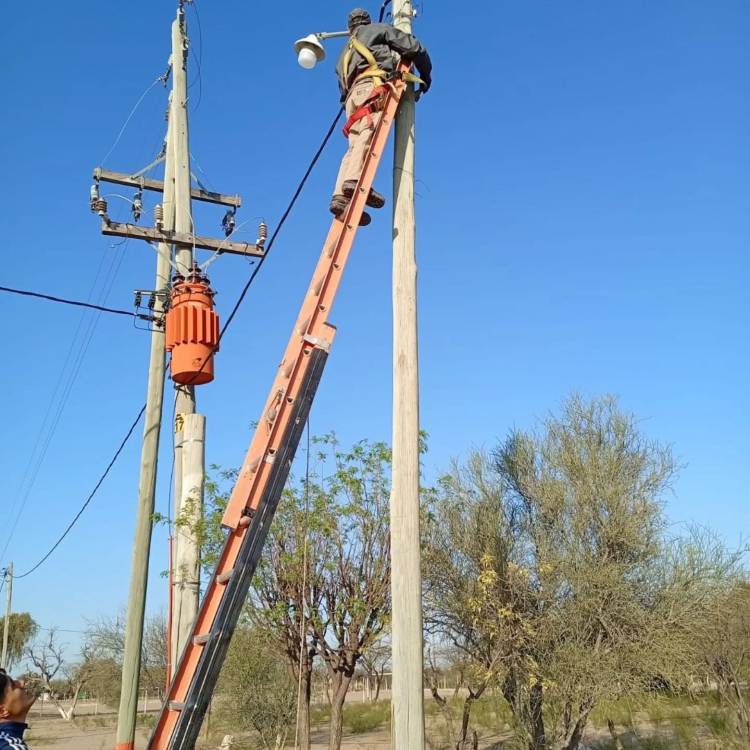 En El Totoral y San Isidro: mejora de servicios públicos en las plazas y alumbrado público