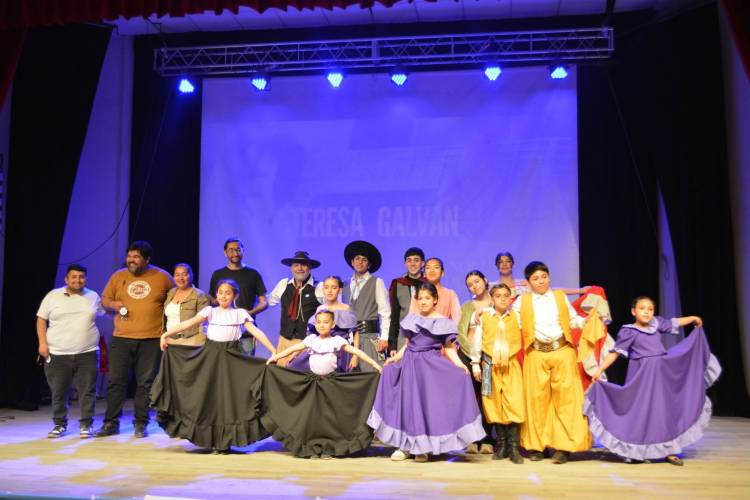 Chepes: Brillo, emoción y tradición en la 2º Gala del Ballet Amanecer Folclórico
