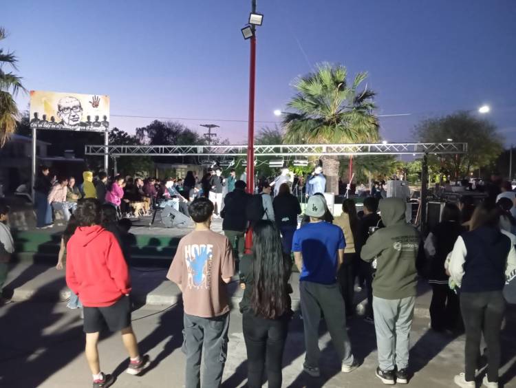 Fiesta de la Primavera y del Estudiante en Chepes: una celebración de juventud, música y amistad