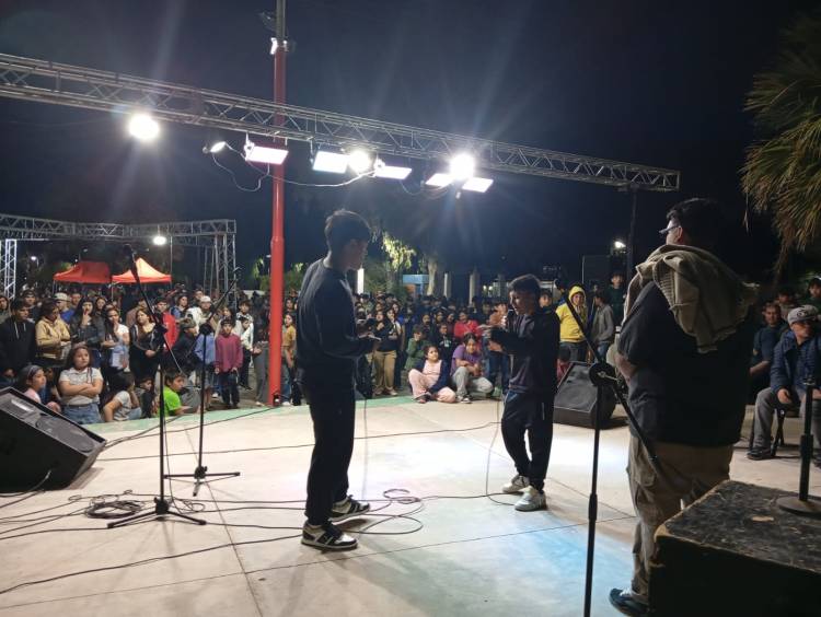 Fiesta de la Primavera y del Estudiante en Chepes: una celebración de juventud, música y amistad