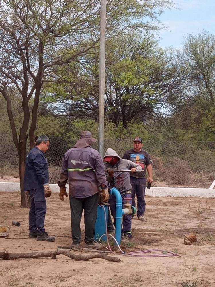 Cambio de bomba en la perforación de Desiderio Tello