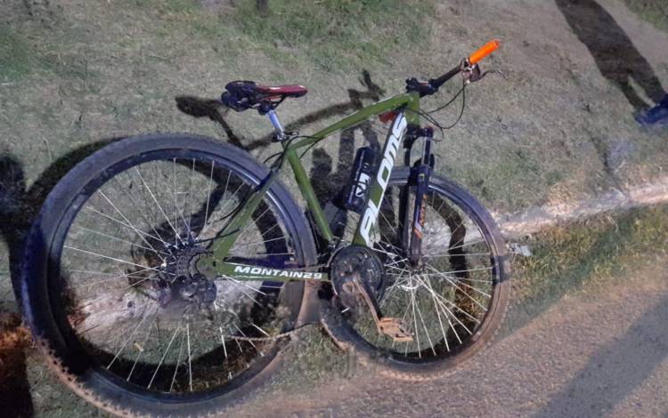 Chepes: motocicleta y bicicleta colisionan en Avenida San Martín