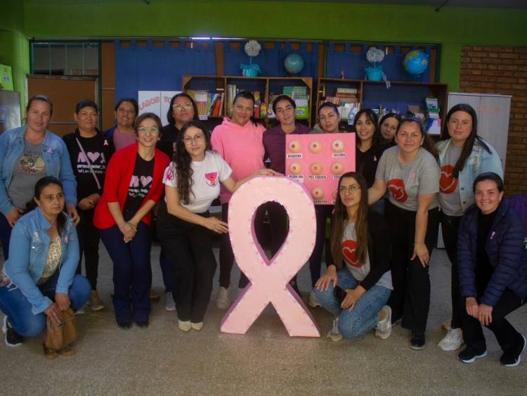 Dictan charla preventiva e informativa sobre cáncer de mama