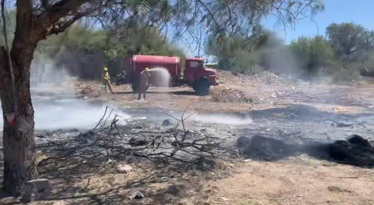 Incendio de gran magnitud en un descampado al oeste de Chepes movilizó a bomberos y policía