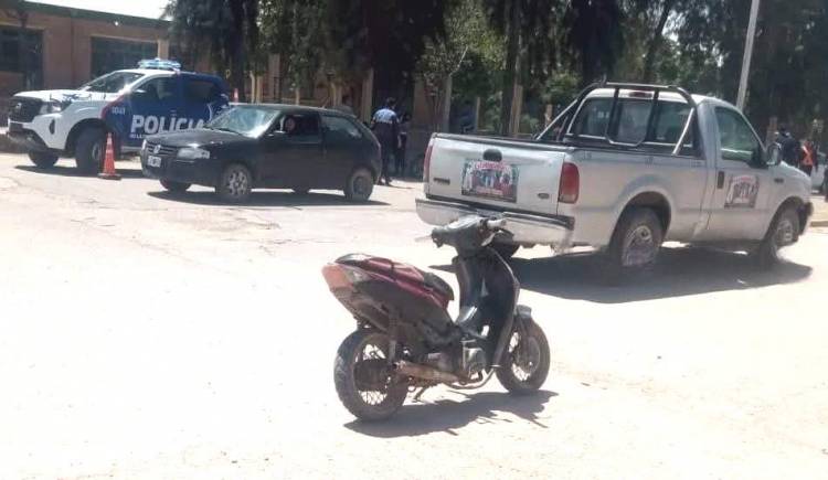 Chepes: motociclista resultó herida tras chocar con una camioneta