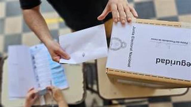 Multarán a quienes se tomen fotos con su voto
