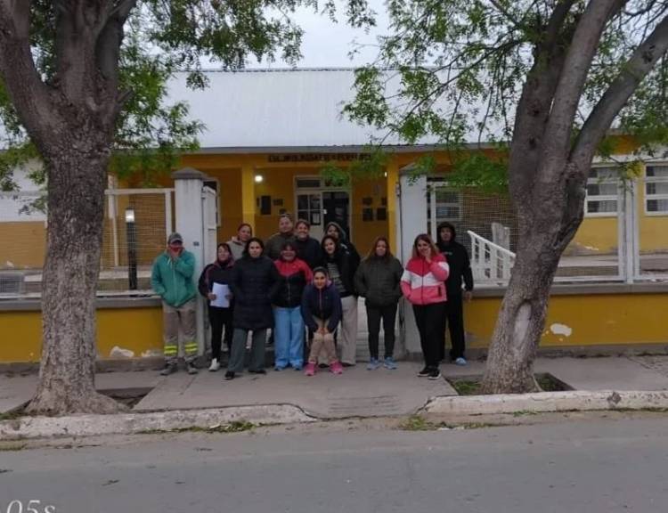 Catuna: protesta en escuela Rosario Peñaloza con faltazo de alumnos