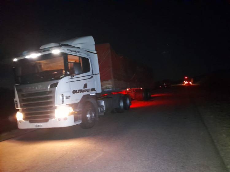 Camión derrapó y produjo choque en cadena por Ruta N°29