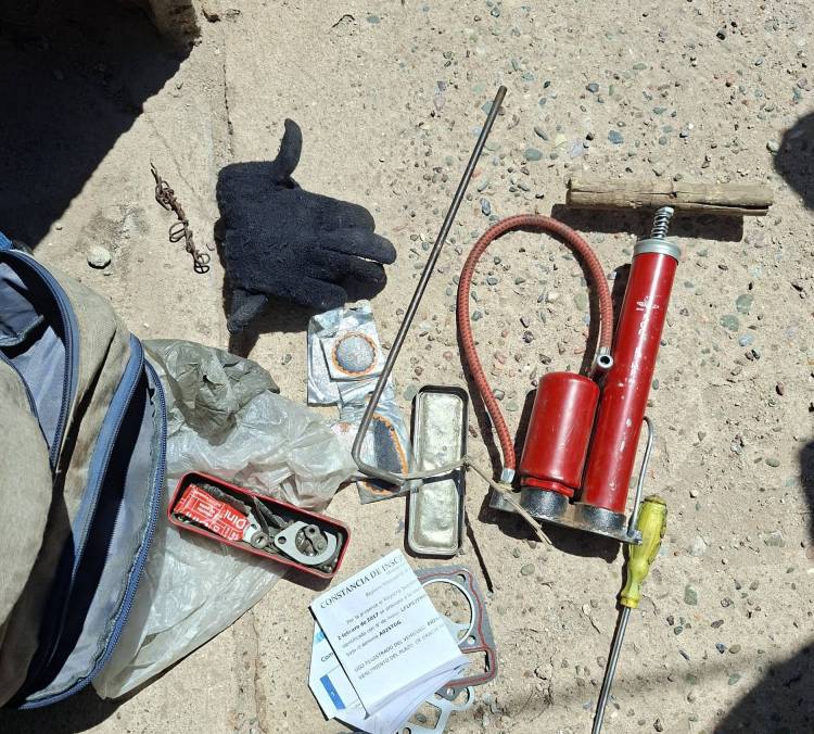 Chepes: policia resguarda mochila abandonada con herramientas en plena vía pública 