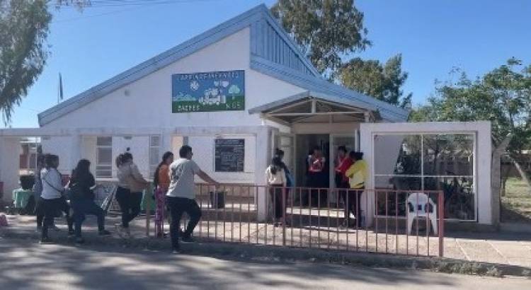 Chepes: Largas filas para inscribir a niños en el Jardín N° 65