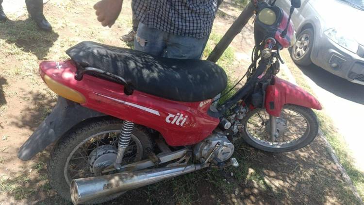 Chepes: motociclista se da a la fuga tras colisionar con otro rodado