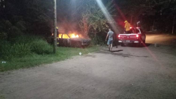 Incendio de un automóvil en Olta durante la madrugada