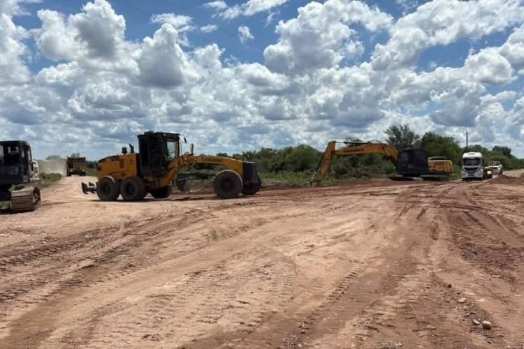 Chamical avanza con la recuperación vial tras las intensas lluvias