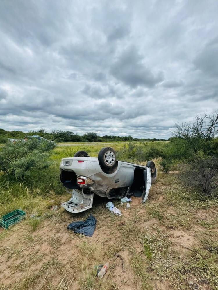 Vuelco en Ruta 38 por maniobra para esquivar un bache: una menor fracturada