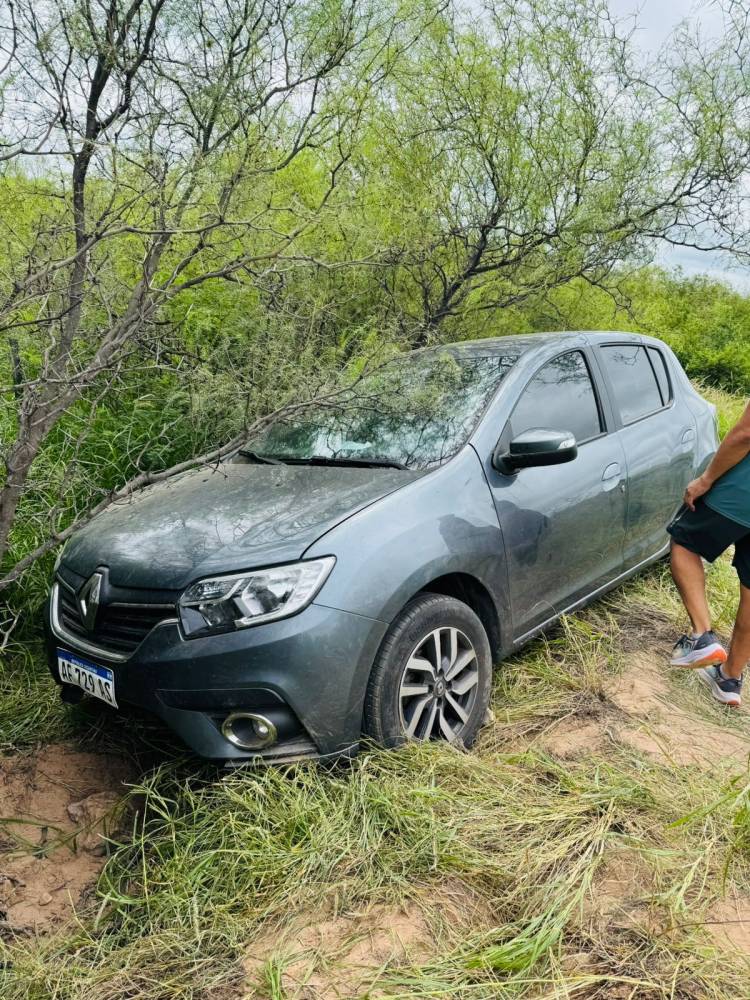 Ruta 79: un auto terminó en la banquina tras derrapar