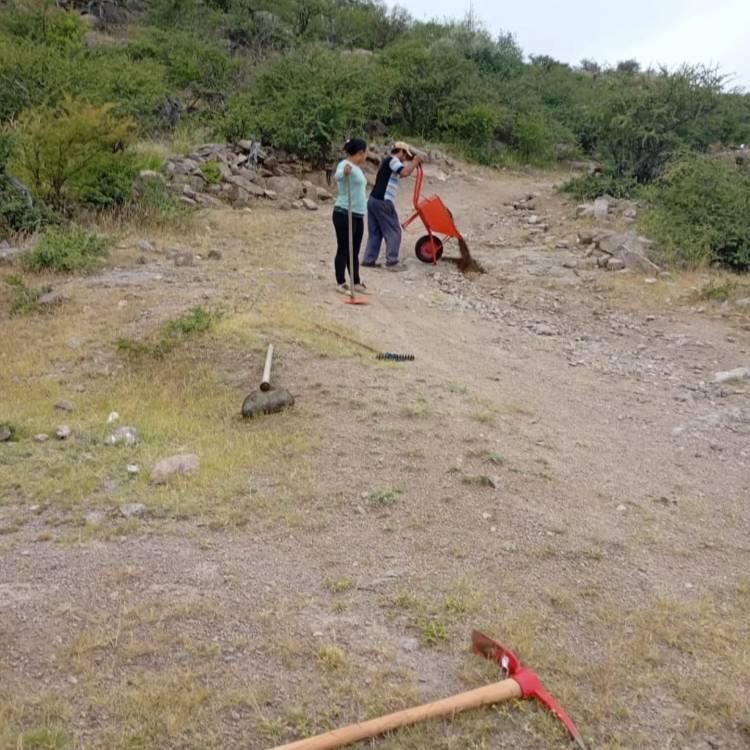 Trabajos de mejoramiento en caminos vecinales