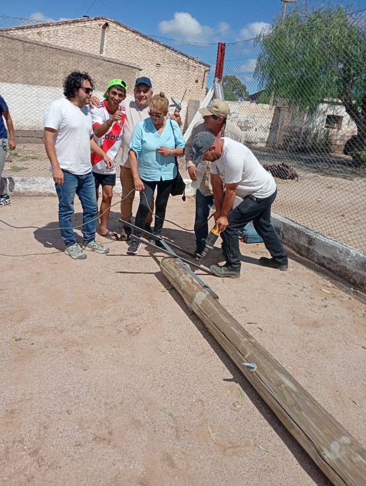 Desiderio Tello avanza con la iluminación del estadio Abdon Yalis