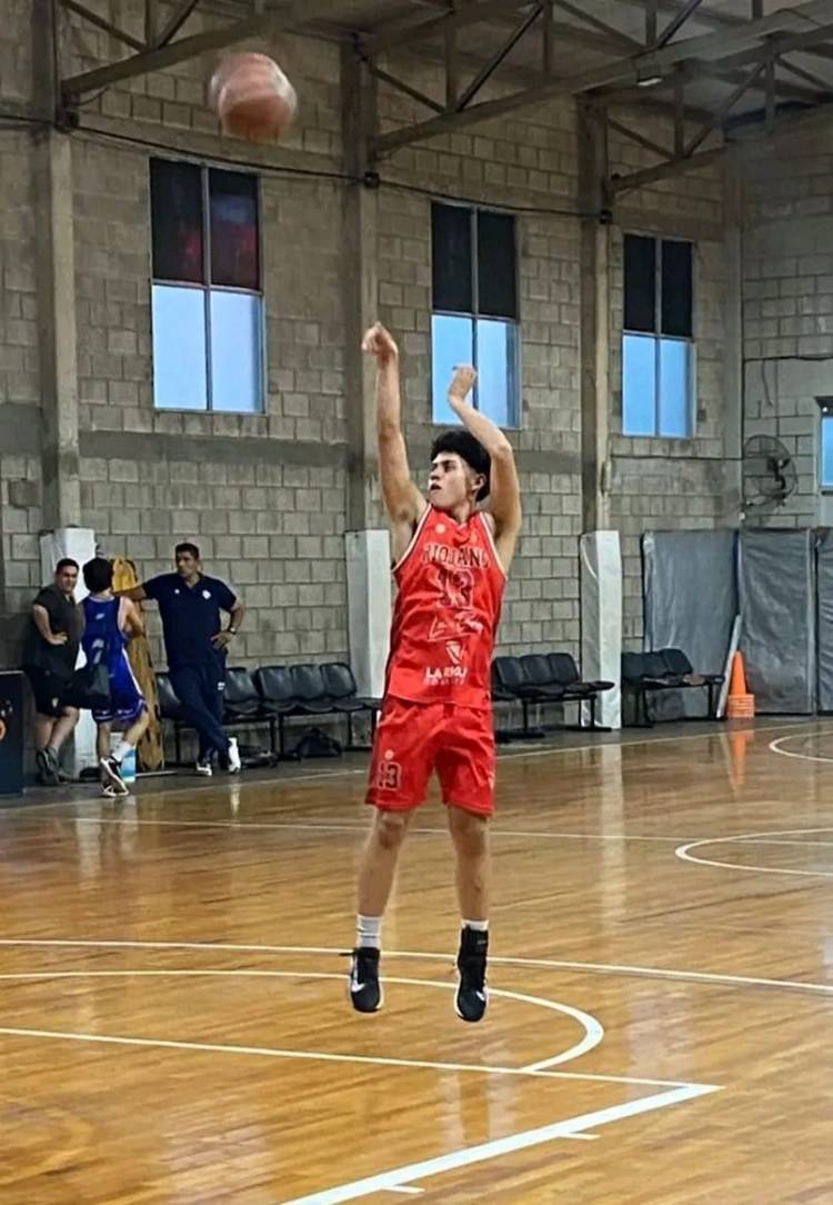 De Chepes a la capital: Francisco "Pancho" Rivero debuta con éxito en el Club Riojano