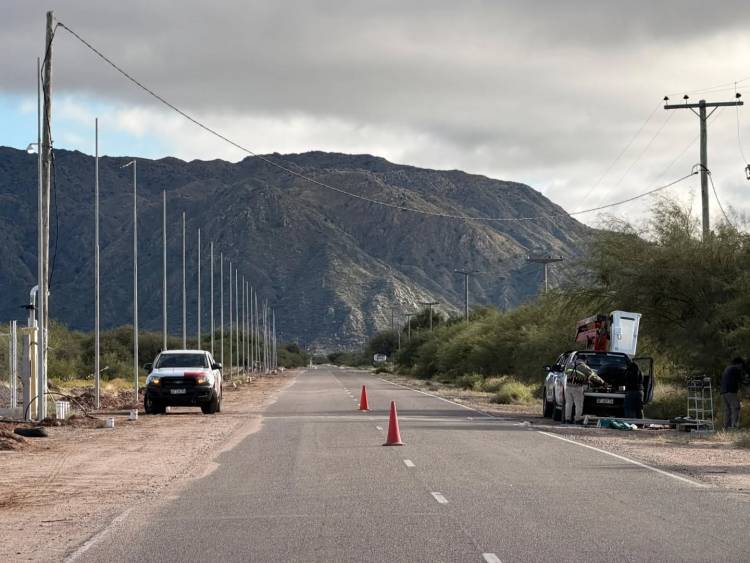 Chepes: Avanza la iluminación en el Camino al Peregrino