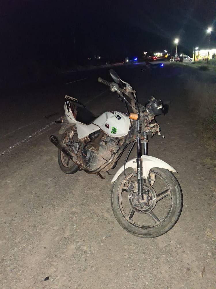 Choque entre motocicleta y bicicleta en Ruta 141: tres personas fueron trasladadas al hospital