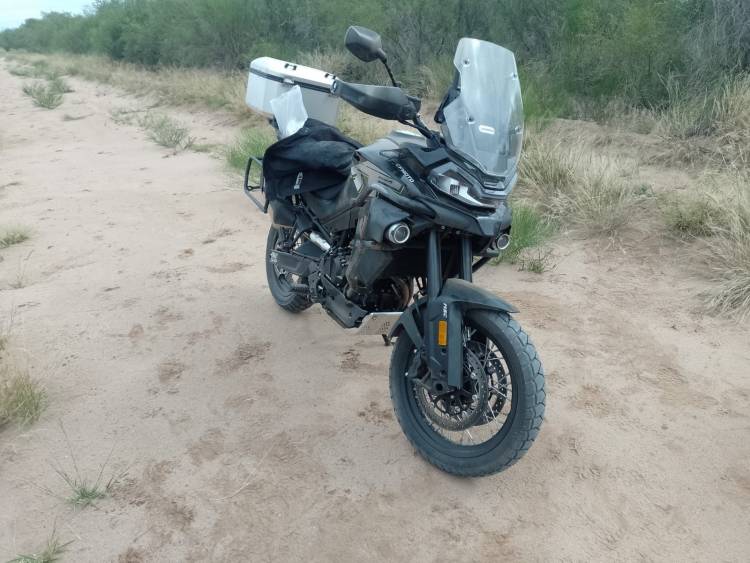 Un motociclista sanjuanino sufrió un accidente en Ruta 20 y fue trasladado al hospital de Chepes