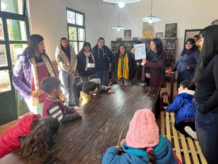 Alumnos del Jardín N° 8 visitaron la Biblioteca Municipal