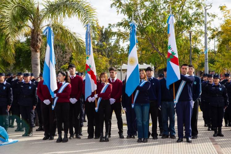 Chepes conmemoró el 25 de Mayo con un emotivo acto patrio encabezado por Laura Carrizo