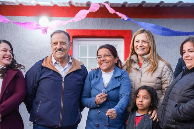 Quintela entregó una nueva vivienda del Plan Angelelli en Desiderio Tello y destacó el rol del Estado para garantizar el acceso a la casa propia