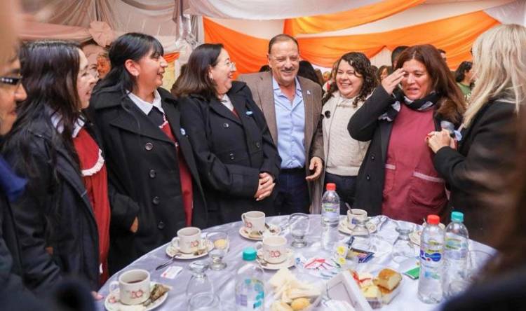Quintela encabezó actividades en Chepes por el aniversario del departamento y agasajó a las maestras jardineras