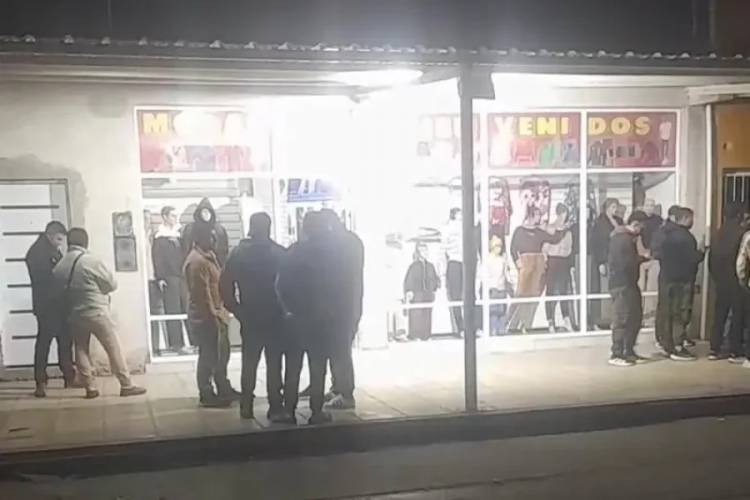 Delincuentes armados asaltaron un local comercial en Chepes