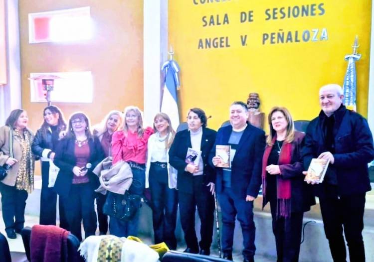El Centro Cultural "Luis Fernández Zárate" presentó Antología "Voces Llanistas"