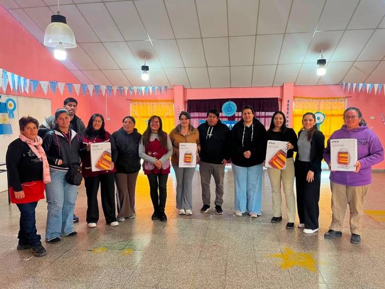 Fortalecen las condiciones del Jardín de Infantes Kolping con la entrega de estufas