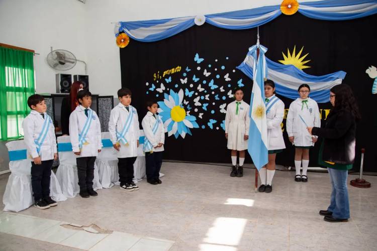 Emotiva Promesa de Lealtad a la Bandera en Mascasín