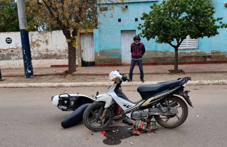 Dos motociclistas resultaron heridos tras una fuerte colisión en Milagro