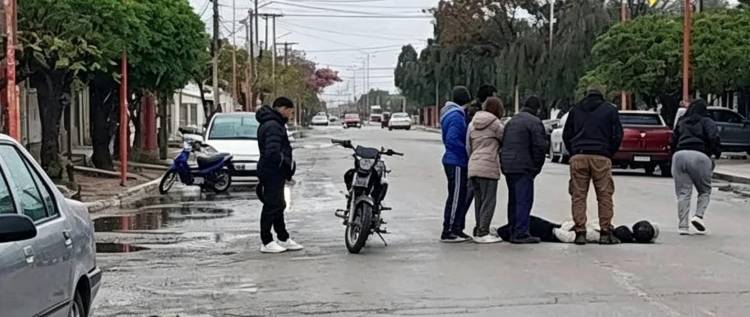 Colisión entre un automóvil y una motocicleta dejó una joven hospitalizada en Chepes